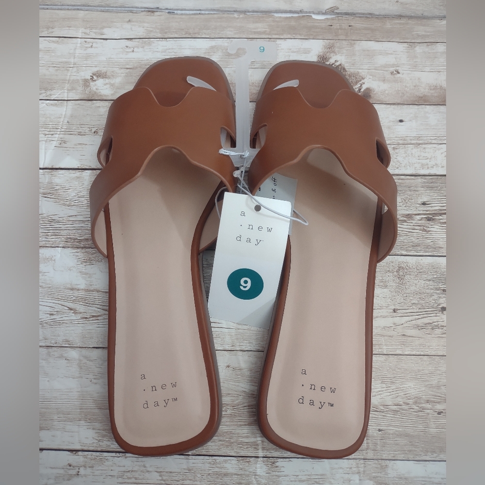 Women's Slide Sandal - Picture 2 of 4